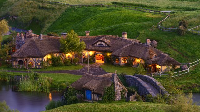 Hobbiton & Waitomo Premium Experience